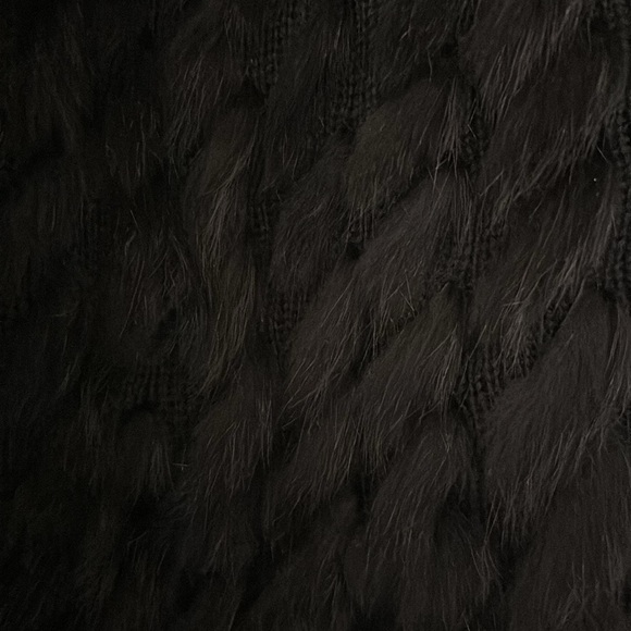 Linda Richard’s Luxury Real Fur Vest - Picture 3 of 3